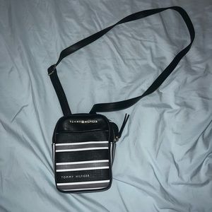 Tommy Hilfiger Phone Crossbody